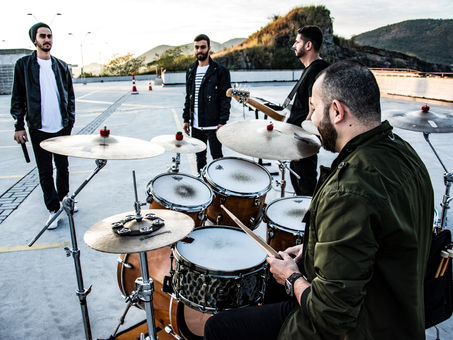 Banda da zona oeste lança clipes gravando nas ruas de Sulacap e Magalhães Bastos