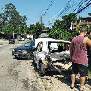 Pista ondulada na Estrada do Catonho causa acidente e atropelamento