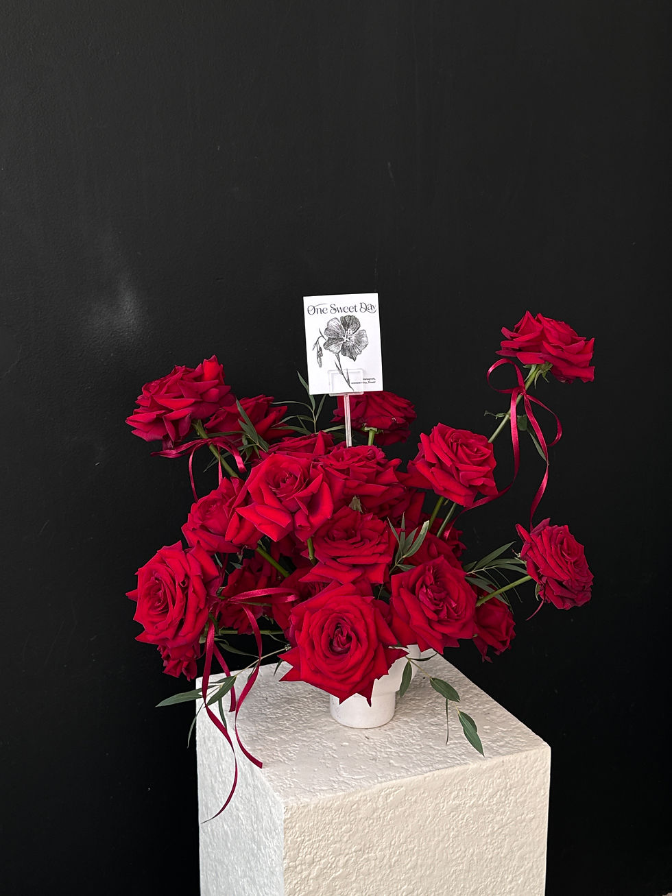 Thumbnail: Premium Red Roses Vase