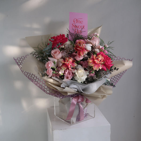 Thumbnail: Premium Pink Tone Tulip Bouquet