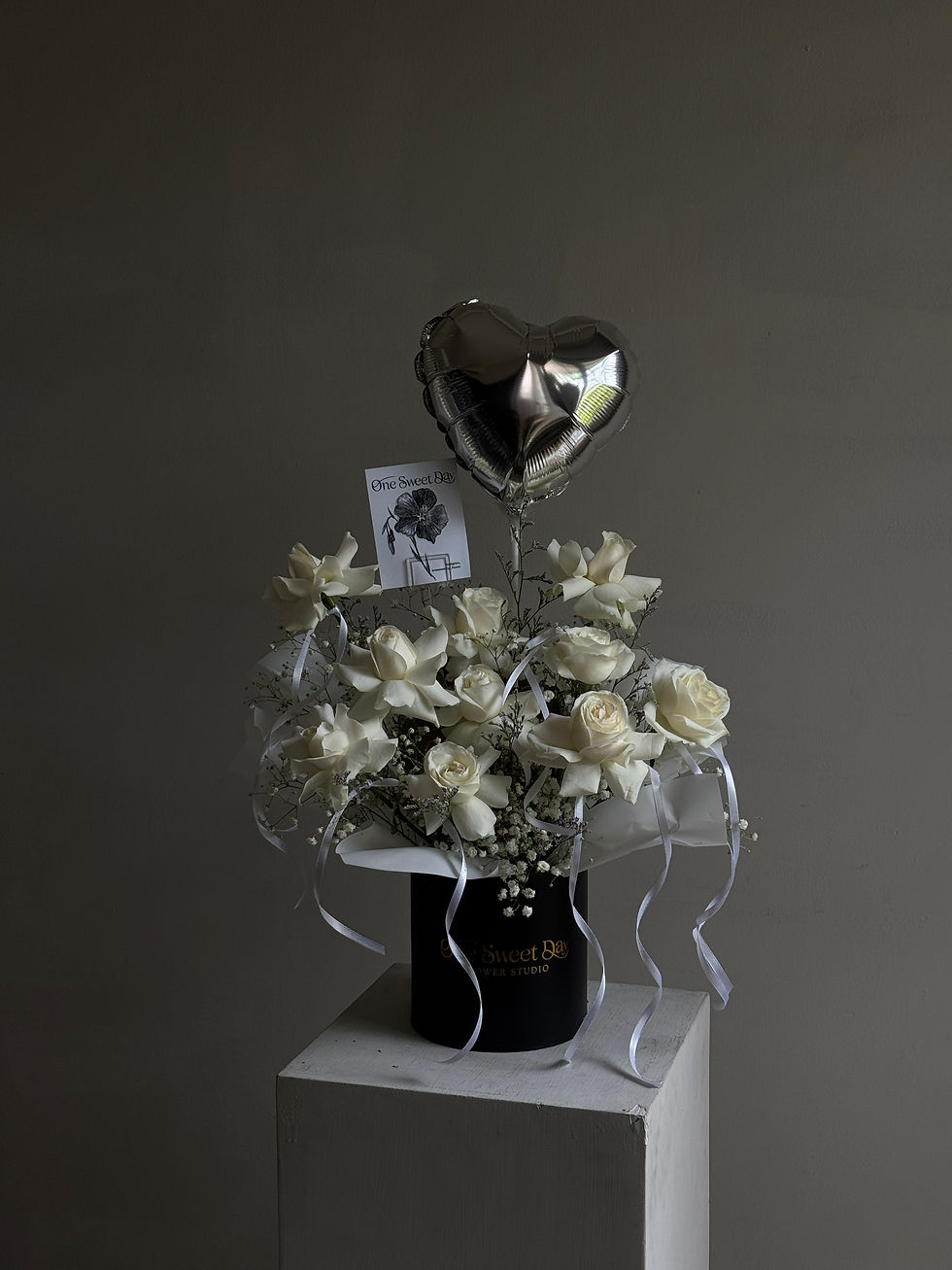 Thumbnail: White Roses Bloom Box + Ballon