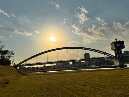 岡山市　綺麗な夕日　　　　　　　　　岡山市　倉敷市　津山市　　　　　　　たくさんのお客様が来店されています。