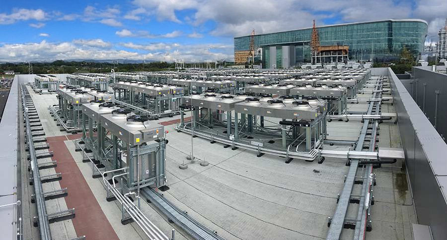 India is racing to build hundreds of data centers by 2030. Companies like AWS, Microsoft, Google, Adani, and Yotta are rapidly expanding in Mumbai, Chennai, Hyderabad, Bengaluru, and Greater Noida. But history from the US shows a clear warning: placing these noisy, power-hungry facilities too close to homes and farms creates serious problems.