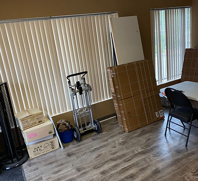 Bussines declutter and organize (Before)