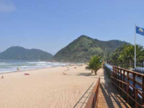 PRAIA DO TOMBO, EM GUARUJÁ, É BANDEIRA AZUL.