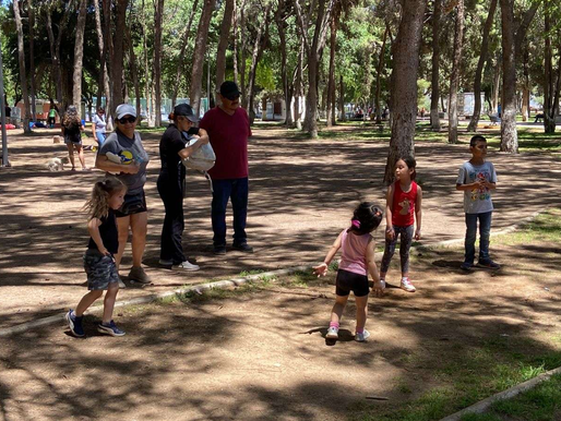 ¡Suena como un día maravilloso! ¿Qué tipo de actividades suelen disfrutar las familias durante el Domingo Feliz en la Deportiva?
