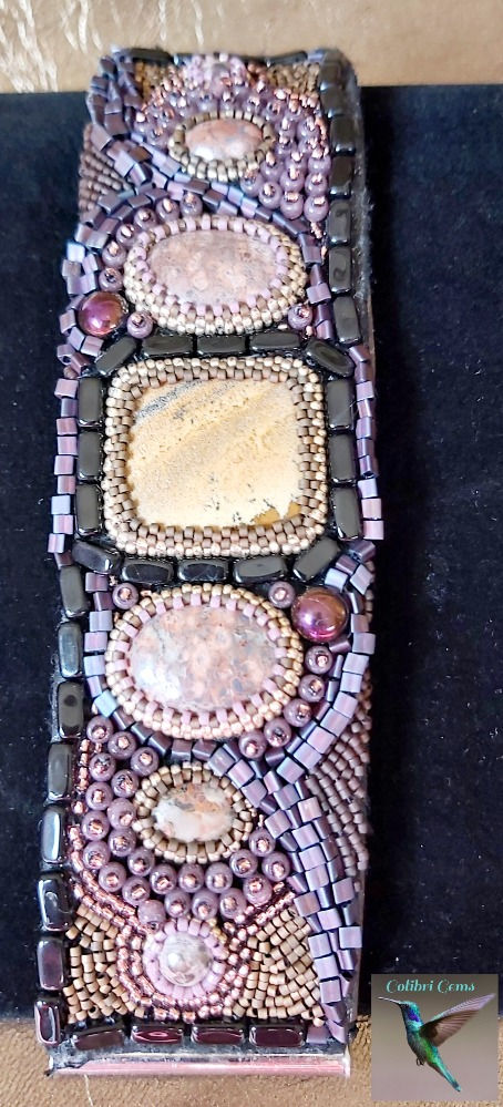 Thumbnail: Embroidered jewelry set