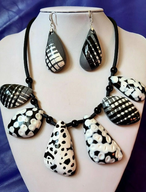 Thumbnail: Jewelry set "Checks and dots"