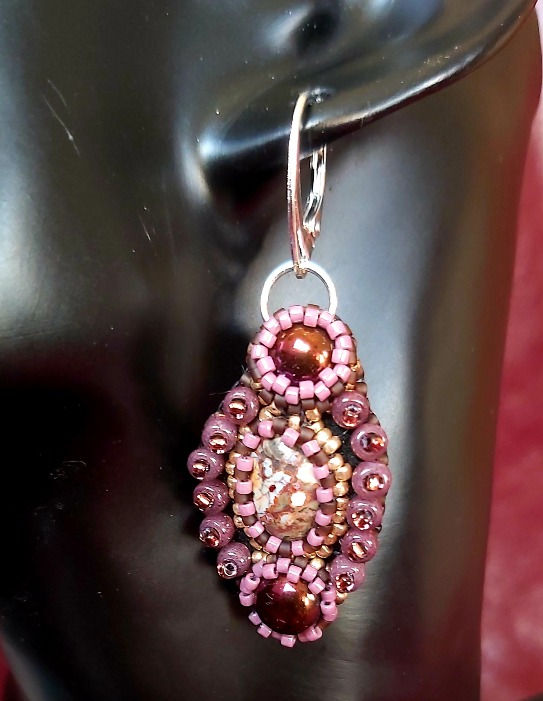 Thumbnail: Embroidered jewelry set