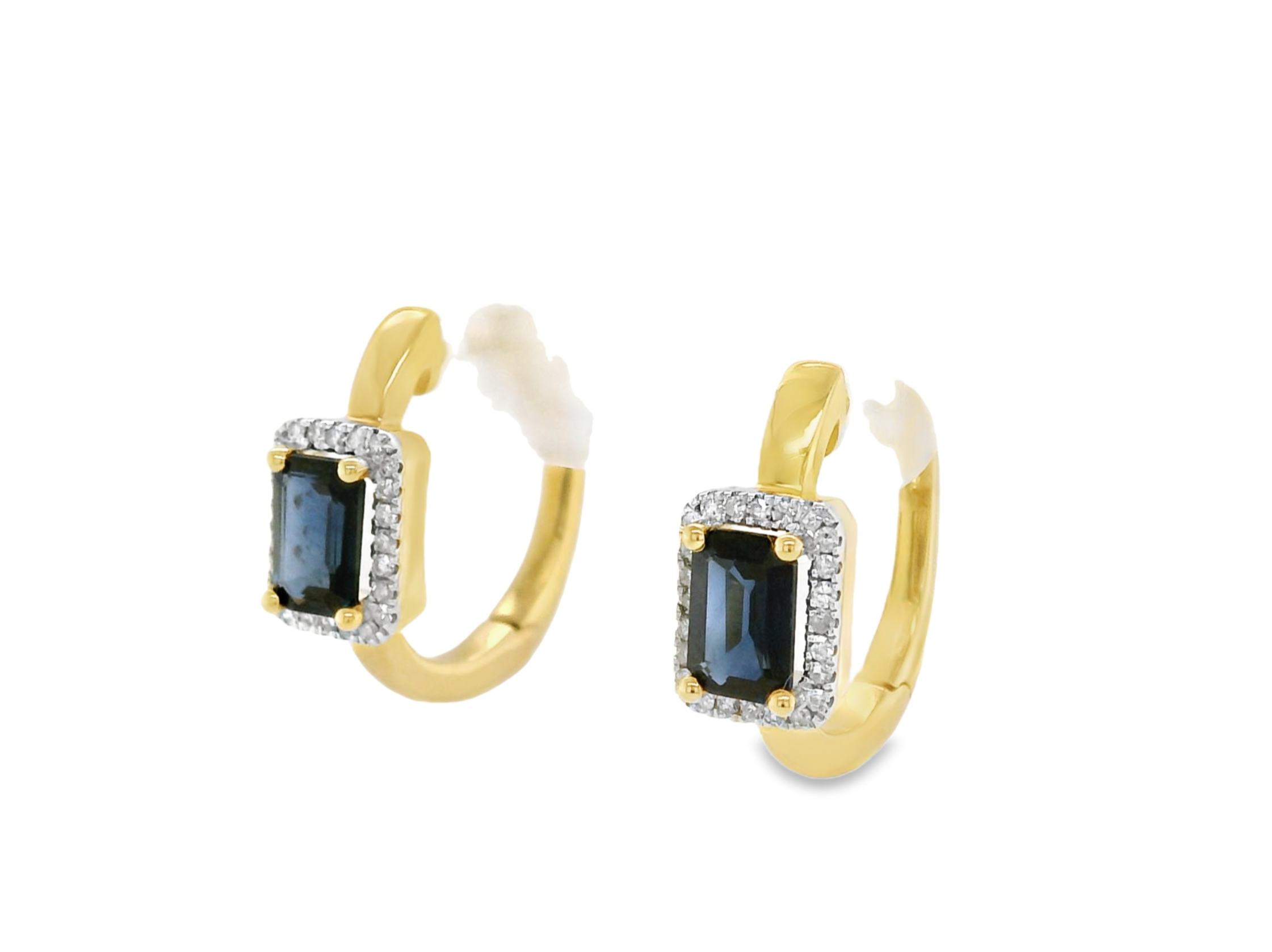 Aretes Huggies de Zafiros Corte Esmeralda con Halo de Diamantes