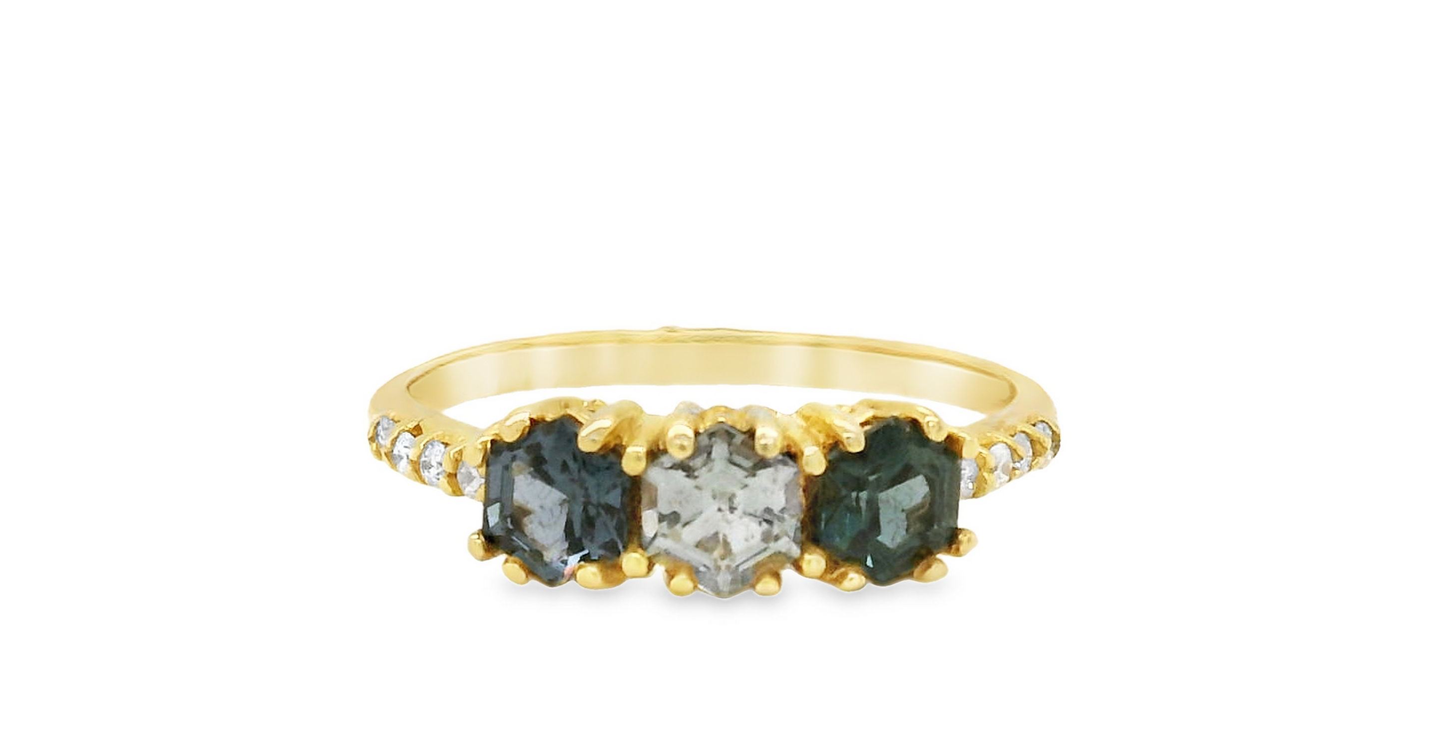 Anillo de Tres Espinelas Hexagonales con Diamantes