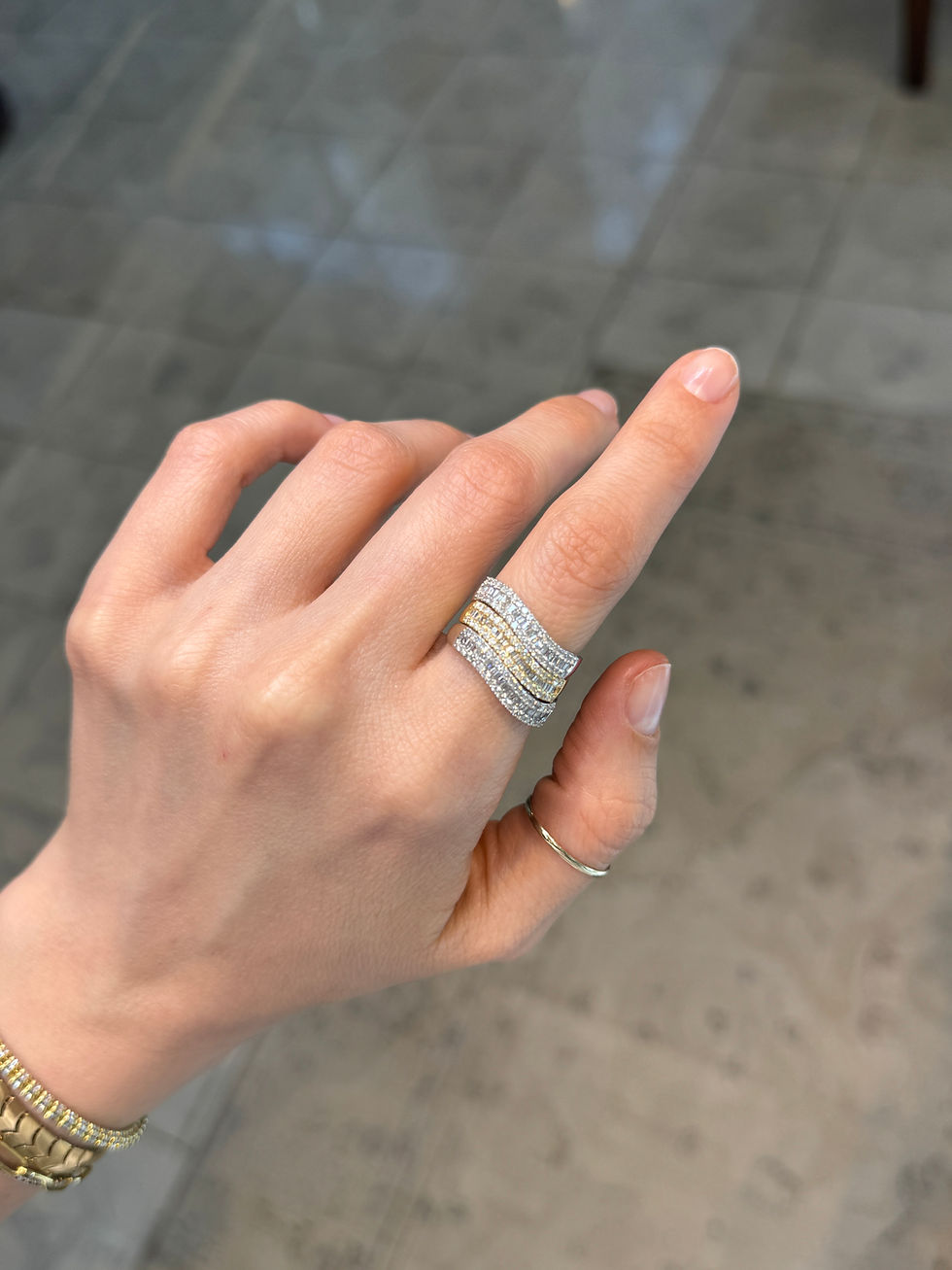 Miniatura: Anillo Churumbela de Diamantes Redondos y Baguette Curvo