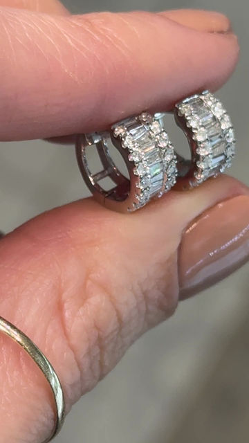 Miniatura: Aretes Huggies de Diamantes Baguette y Redondos