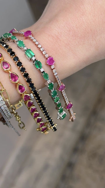 Miniatura: Pulsera Tennis de Esmeraldas en Diferentes Cortes