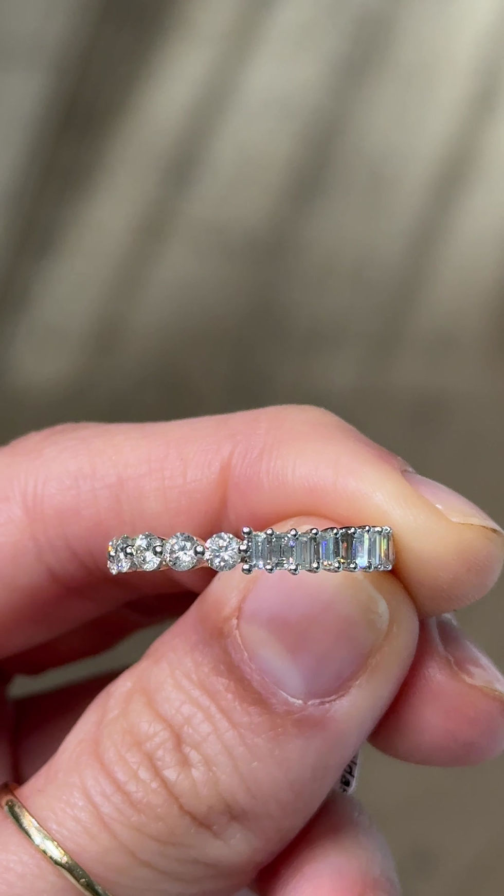 Miniatura: Anillo de Diamantes Mitad Corte Esmeralda Mitad Redondos