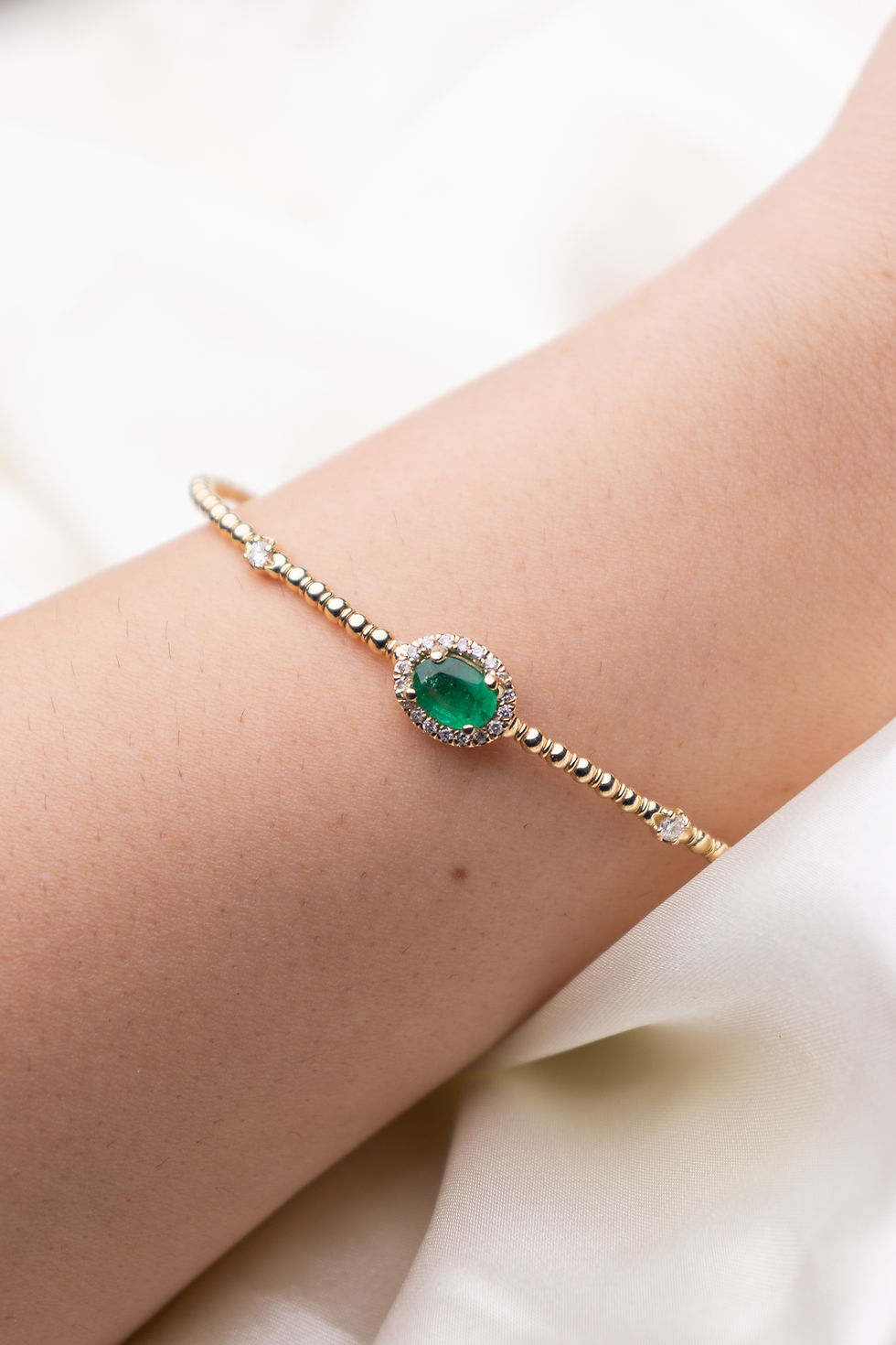 Miniatura: Pulsera Bangle Flexible con Zafiro, Esmeralda o Rubi y Halo de Diamantes