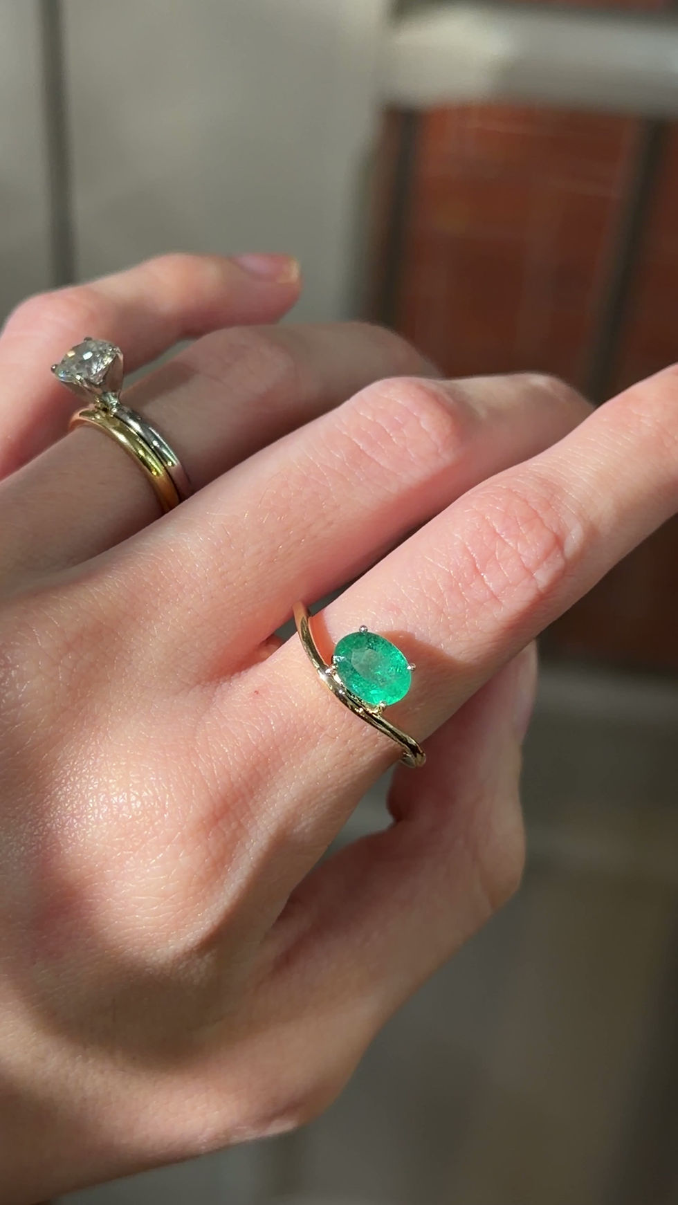 Miniatura: Anillo Cornelia de Diamante Blanco, Esmeralda, Rubí, Zafiro o Diamante Negro