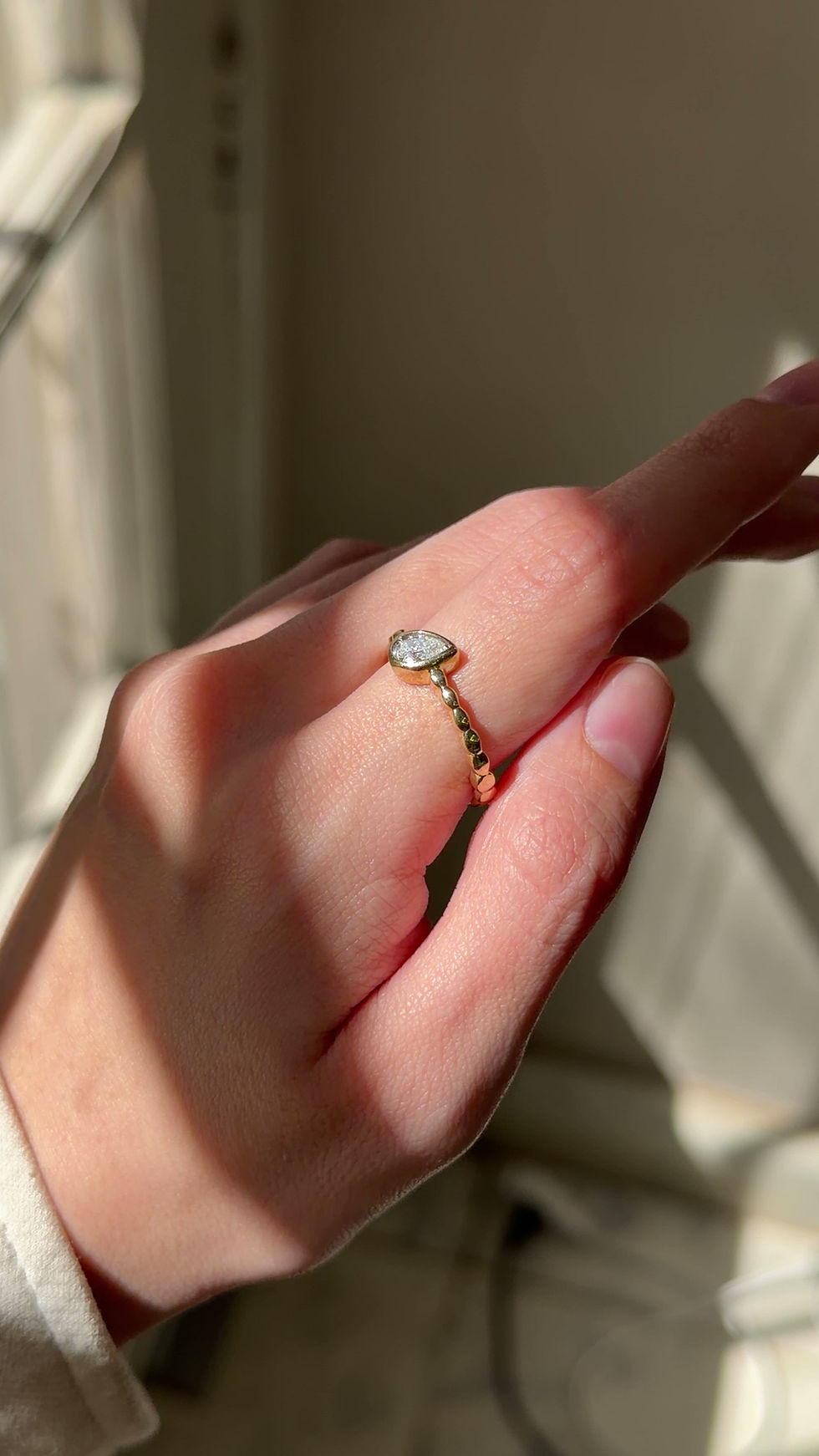 Miniatura: Anillo de Bolitas con Diamante Corte Pera Biselado