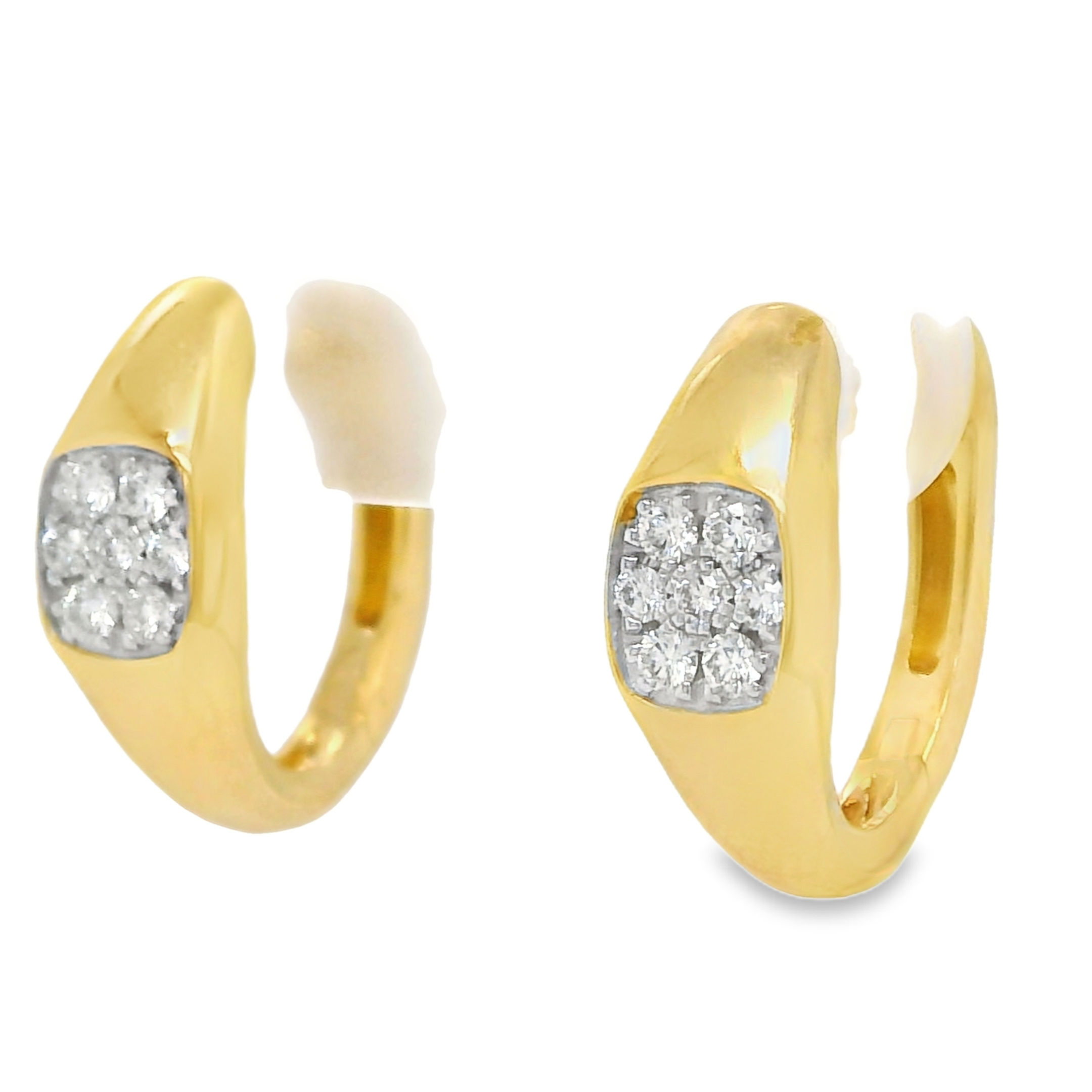 Aretes Huggies de Diamantes Incrustados