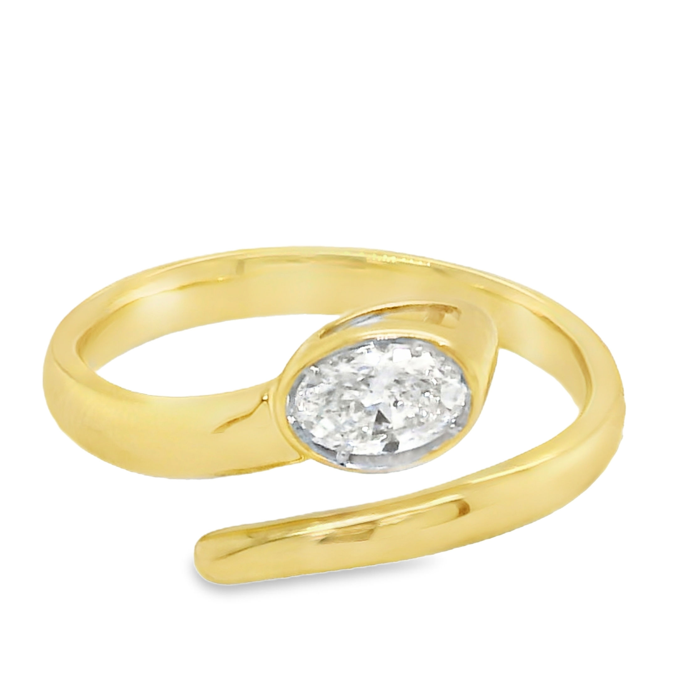 Anillo Melody con Diamante Oval Biselado