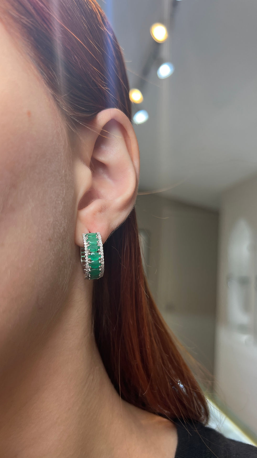 Miniatura: Aretes Huggies de Esmeraldas Oval y Diamantes