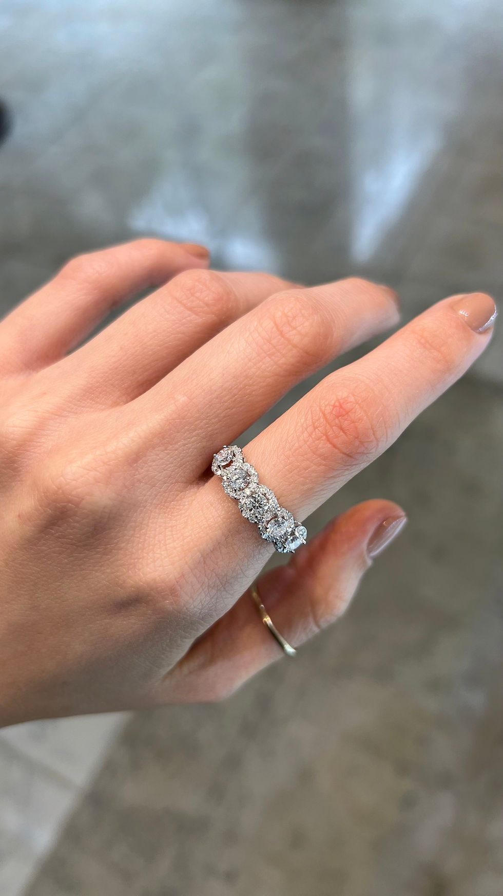 Miniatura: Anillo Agustina (Zafiros Azul, Rosa y Amarillo, Diamantes, Esmeraldas y Rubíes)
