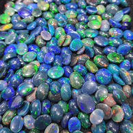 Tromlovaný drahý opál modrý, kabošon