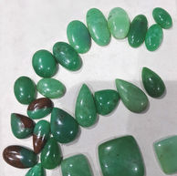 Muglovaný kabošon z jadeitu