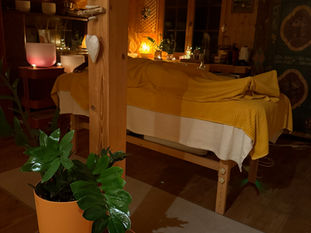 Innere Wärme finden - Wie Massage & Rituale uns durch die dunkle Jahreszeit begleiten.