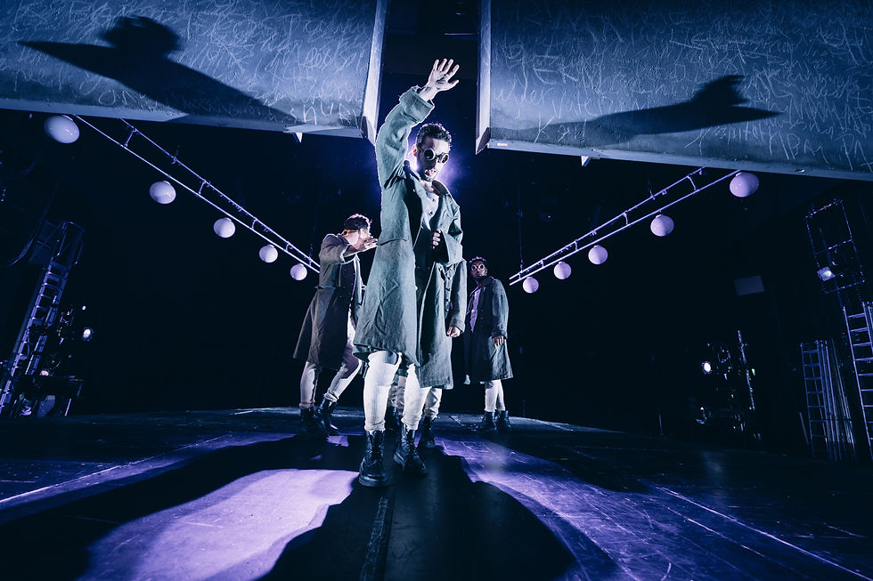 LAMDA_TheManOutside__93_4221_dx_s.jpg