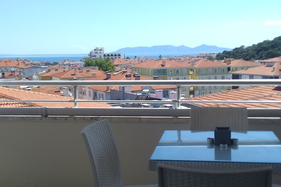 Ayvalık Sarımsaklı Deniz Manzaralı Eşyalı 1+1 Kiralık Daire