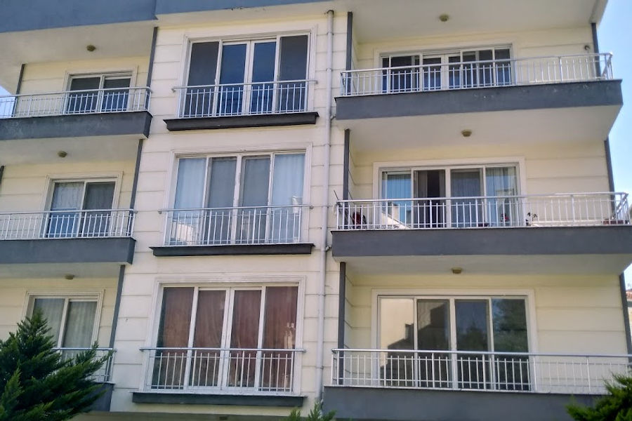 Ayvalık Sarımsaklı Deniz Manzaralı Eşyalı 1+1 Kiralık Daire