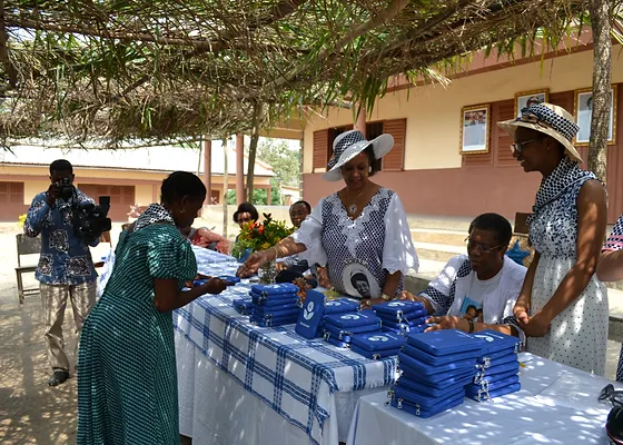 The Megabook Initiative Společnost megabooks působí na trhu již více než 20 let a zaměřuje se na dovoz a distribuci zahraniční cizojazyčné literatury.