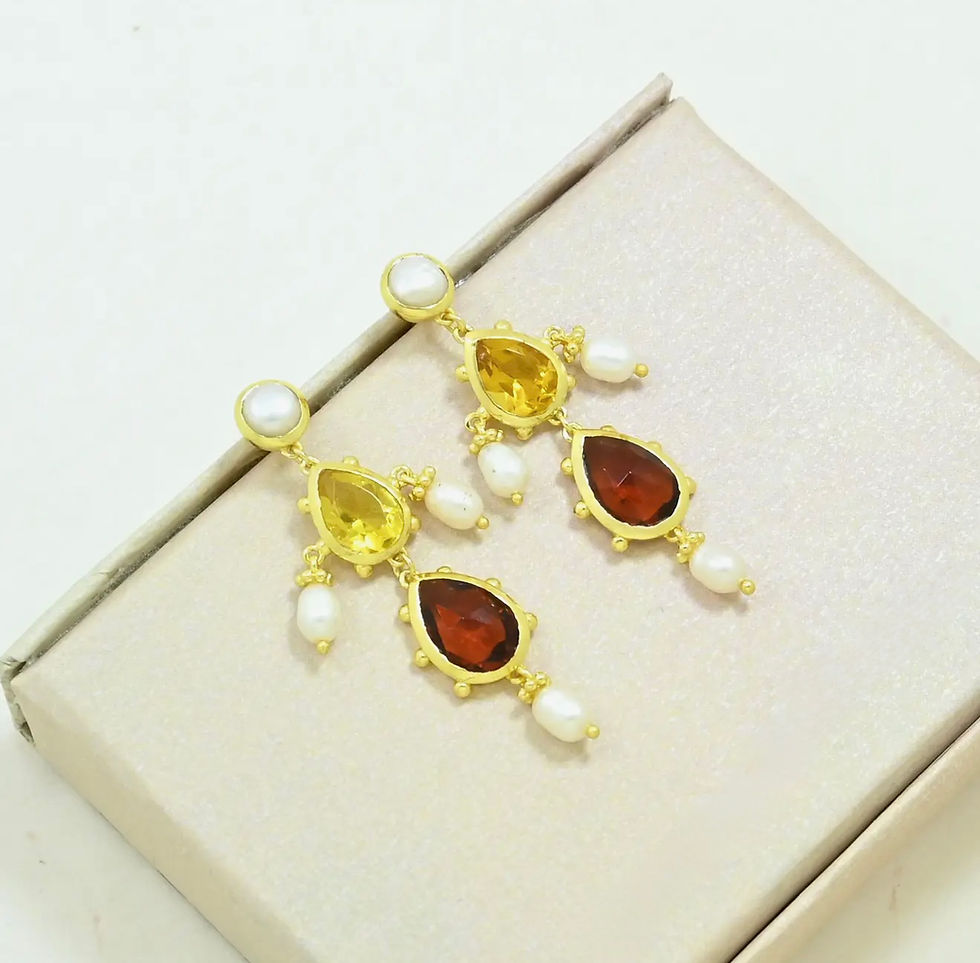 Thumbnail: Golden Glow Drop Earrings 