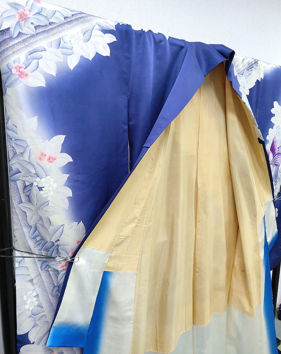 Thumbnail: ◇KWF003 Silk Furisode (long-sleeved kimono), Blue, for Coming-of-Age Ceremony, Graduation Ceremony, Wedding, New Year's Visit to Shrine, Used Clothing