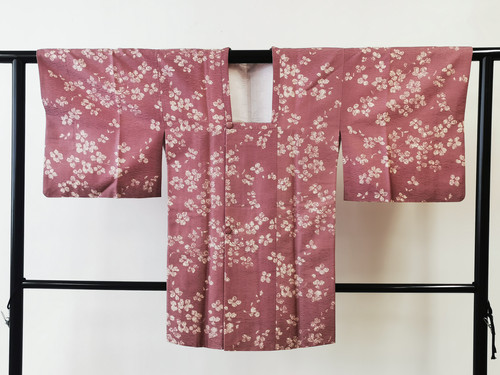 美品✨️上品✨️正絹 花柄 アンティーク羽織 彩り豊かな和装コート 着物 TAKAZENの振袖 /ピンク色/古典/牡丹柄/ 最新作正統派古典 ピンク