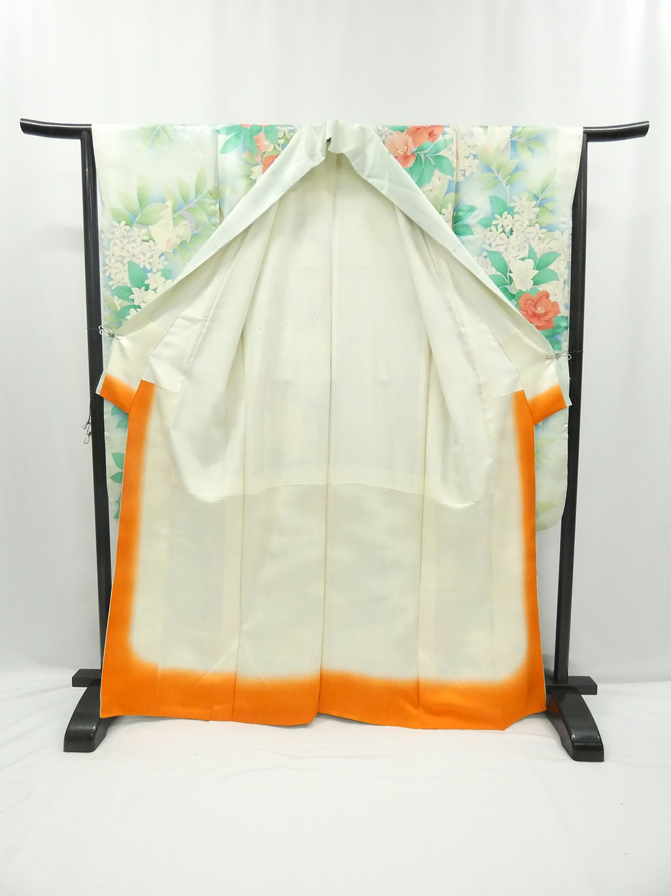 Thumbnail: 【KWF053】Pure Silk Furisode Kimono, Green – A Poetic Green with the Spirit of Jade