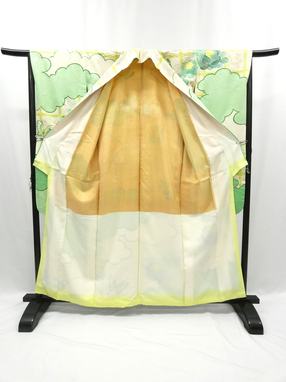 Thumbnail: 【KWF041】Pure Silk Furisode Kimono, Green | A gorgeous garment embodying the traditional beauty of Japan.