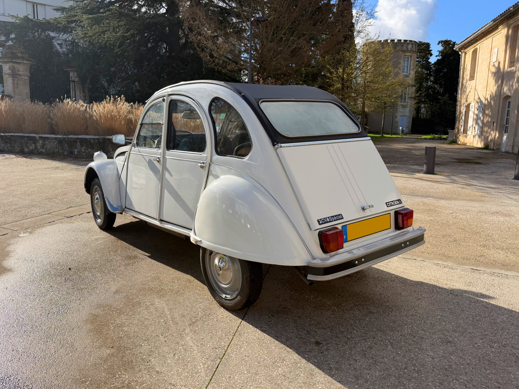 2CV blanche vue arrière