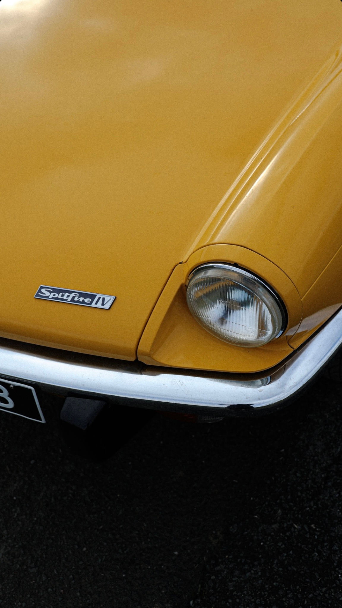 Détail de la Triumph Spitfire jaune
