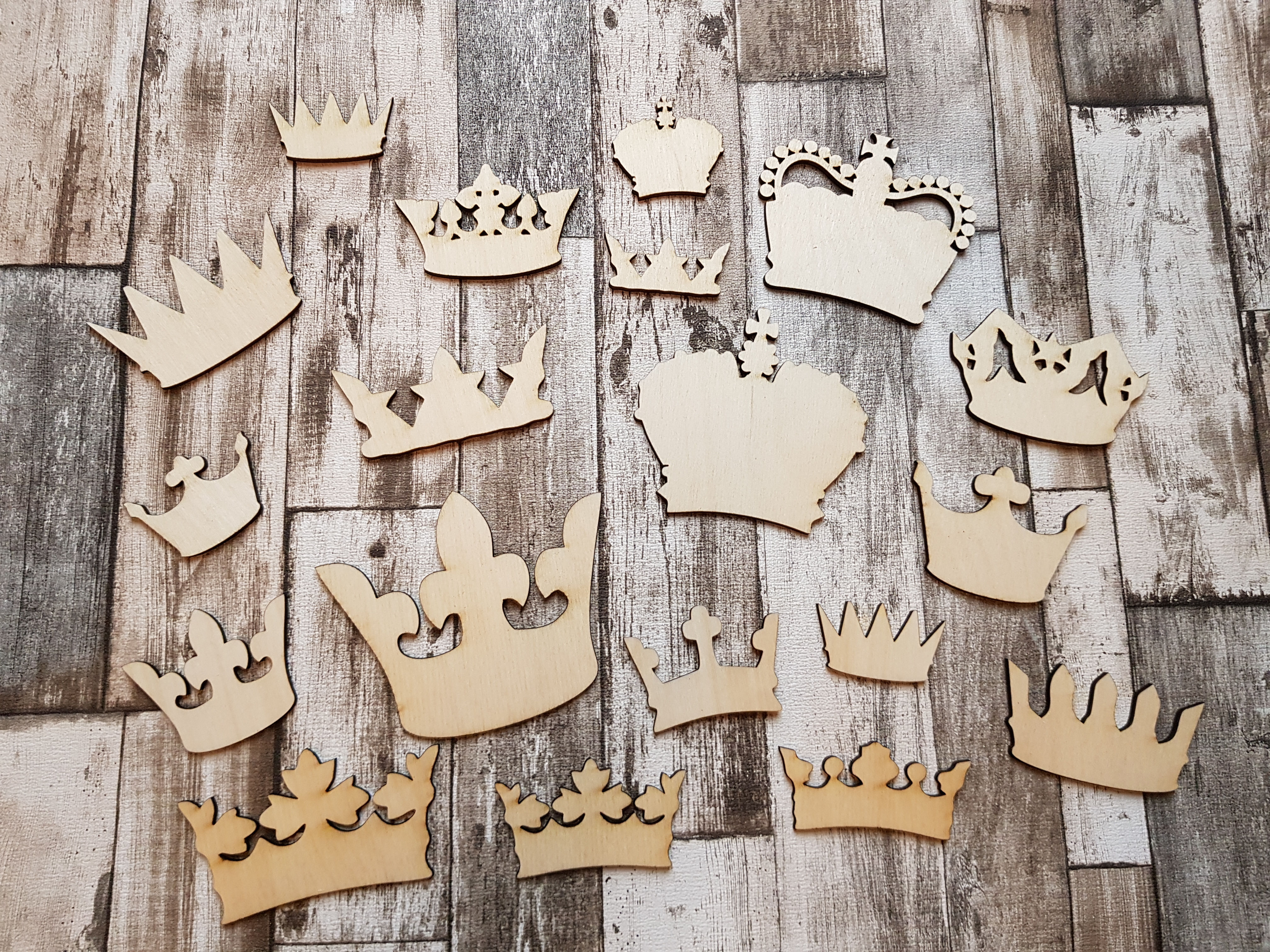 Crown wooden craft blank pack 19 pieces