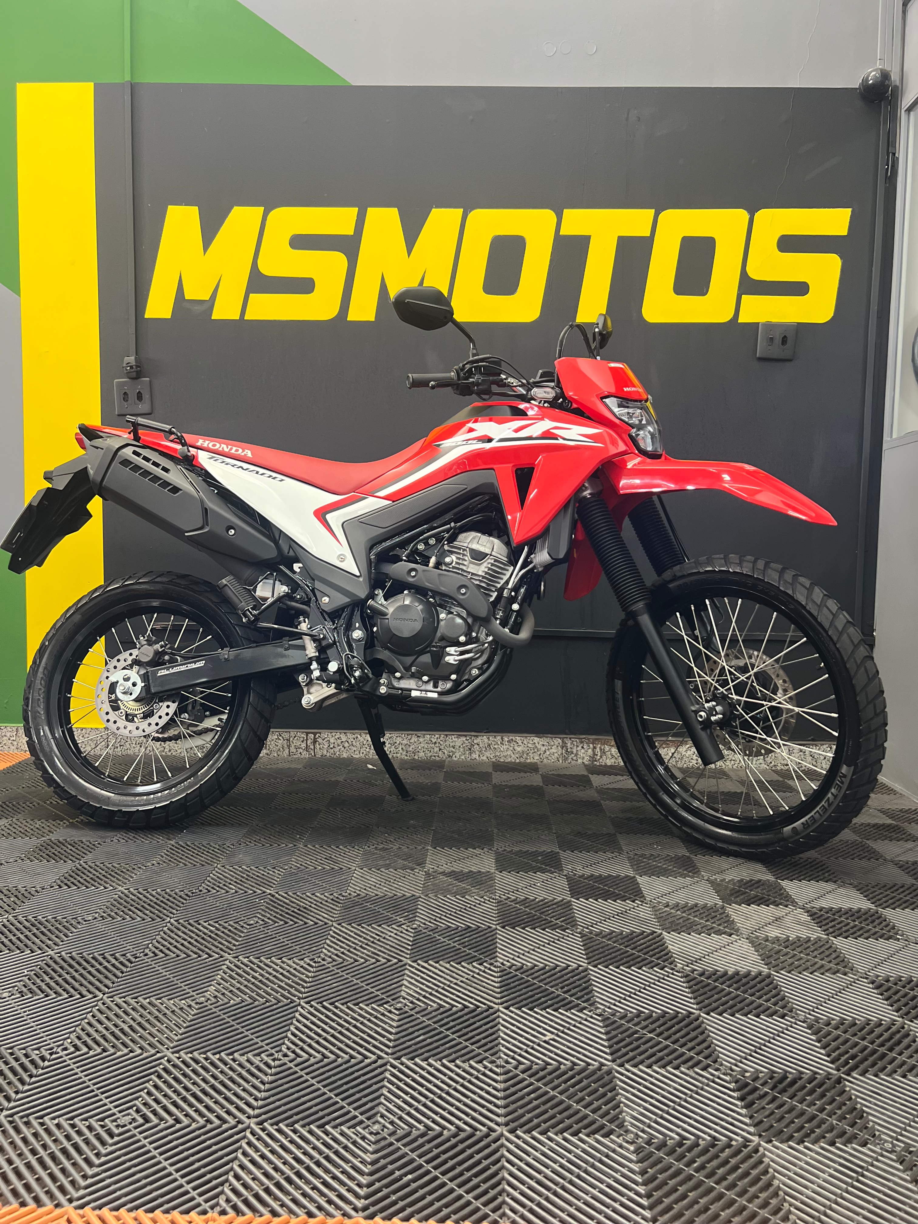 XR 300L Tornado 2025