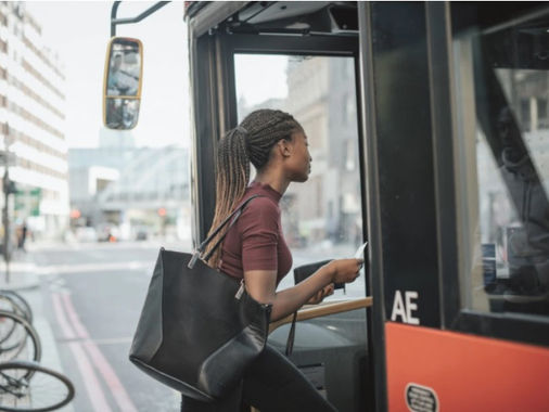 Mulheres no transporte: Elas enfrentam mais desafios em seus deslocamentos