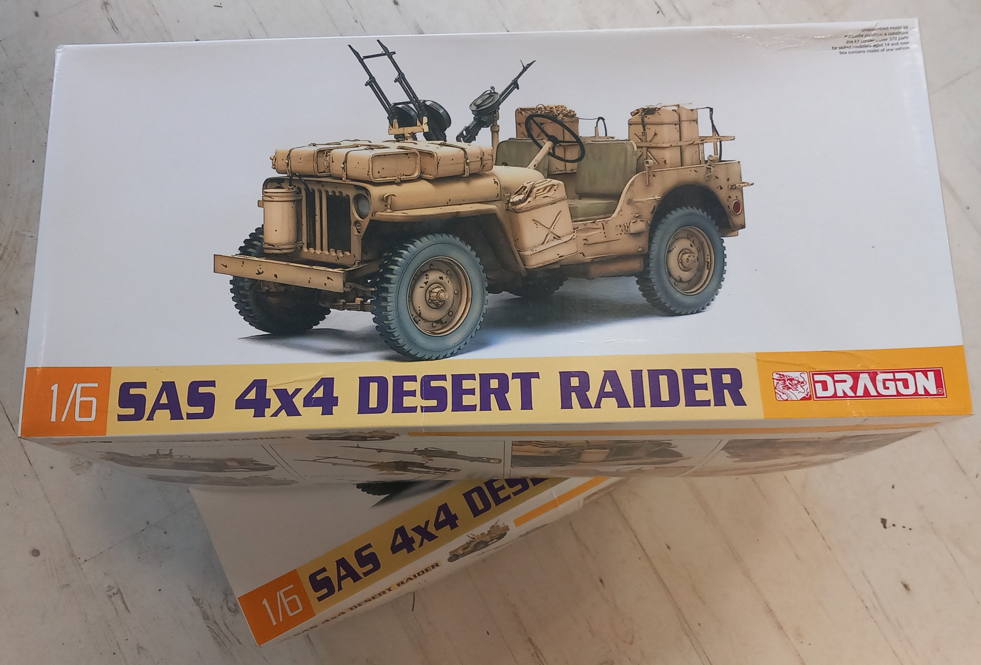 DRAGON 75038 1/6 SAS 4x4 Desert Raider Jeep kit