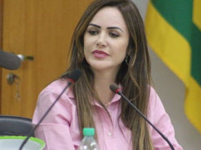 Elisa da Saúde promete picanha e afirma que em Nerópolis só se come arroz com feijão