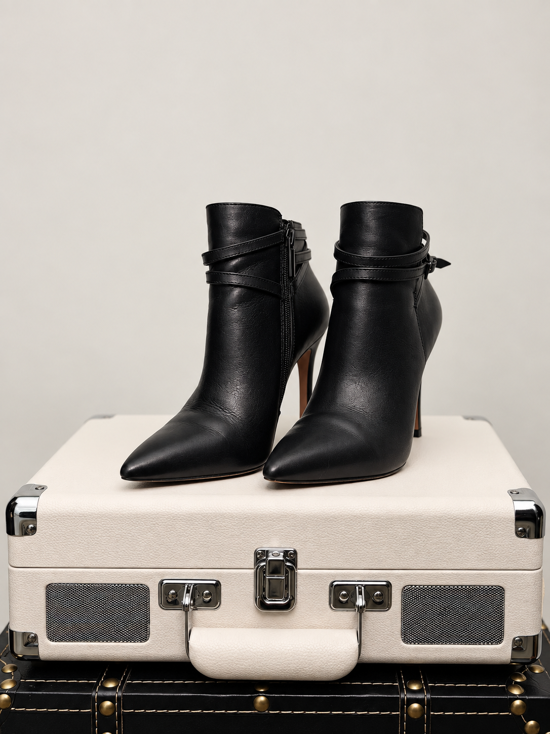 Pour La Victoire Leather Pointed-Toe Ankle Boots