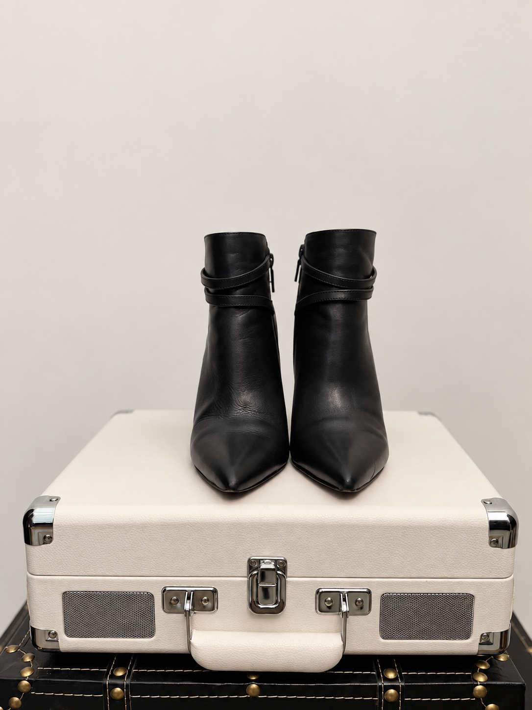 Pour La Victoire Leather Pointed-Toe Ankle Boots