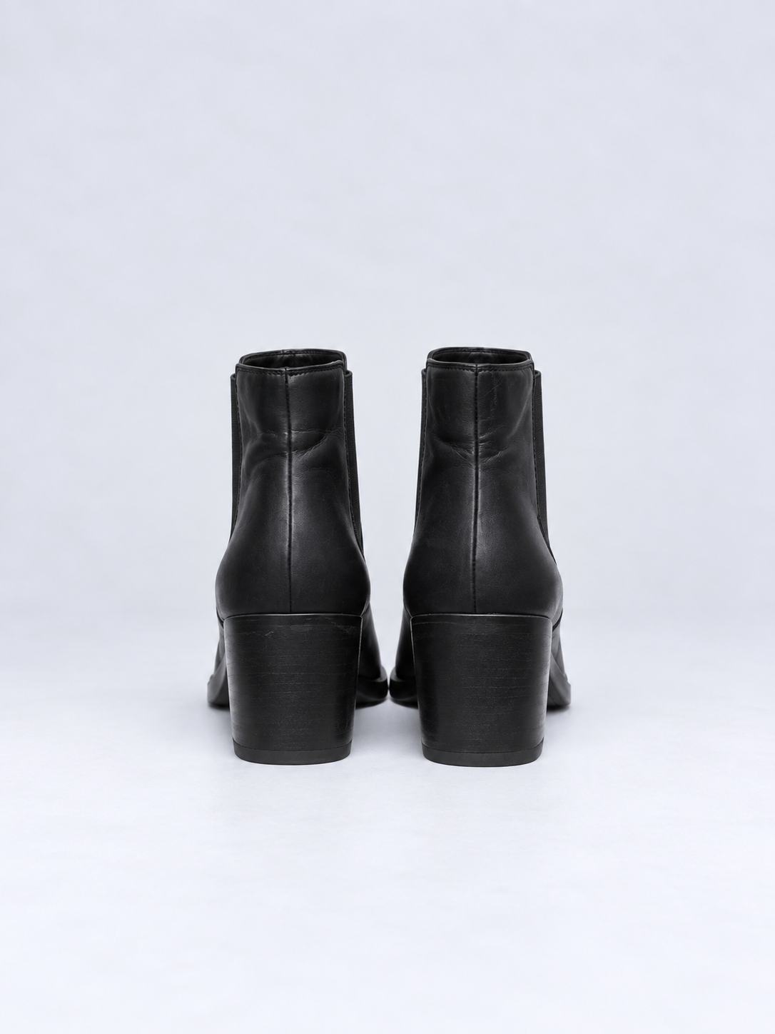 Clarks black leather Chelsea boots back detail