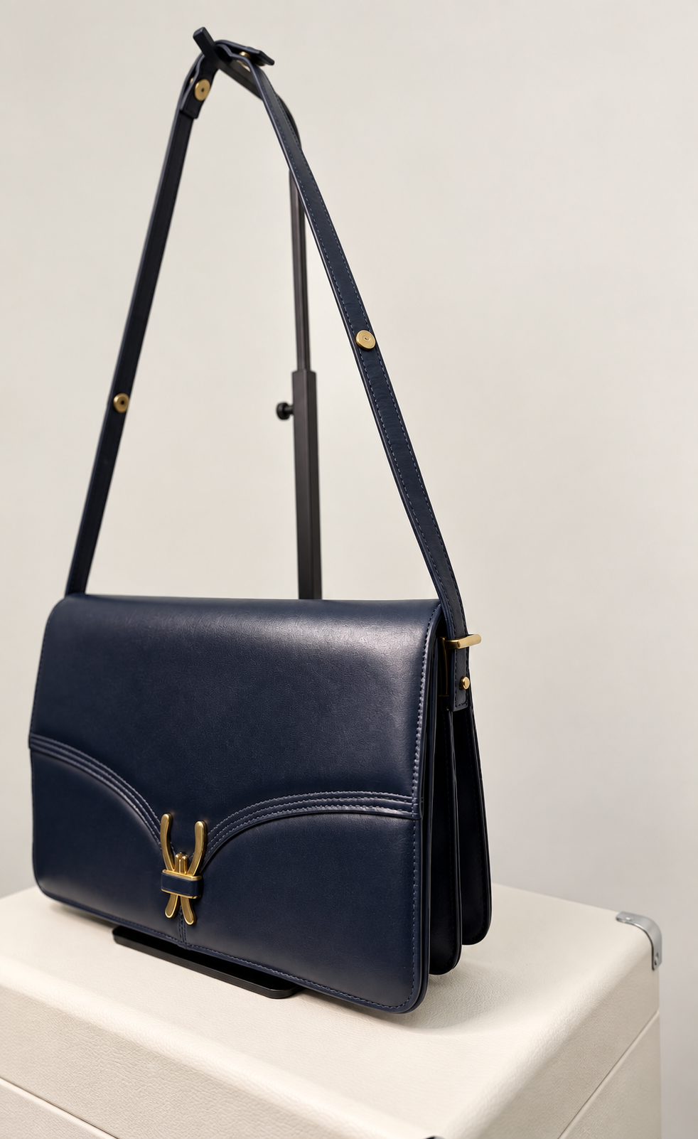 Eberle Vintage Navy Genuine Leather Shoulder Bag