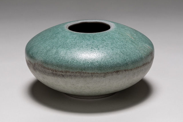Kate Schuricht, Pebble Vase, Emerald green on grey, stoneware 